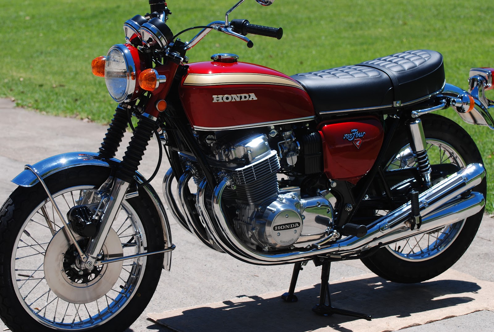 Pictures of vintage honda moto